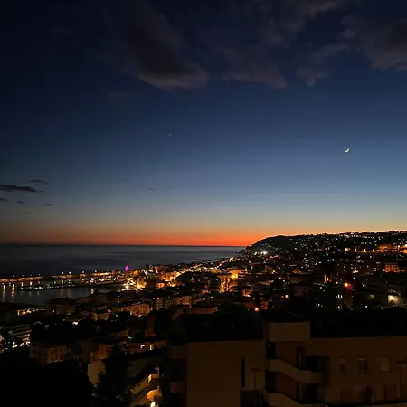 Apartment Festival's *